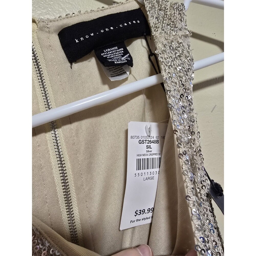 Know One Cares Women's Silver Sequin High Neck Cropped Tank Top Size Large NWT - Picture 3 of 4